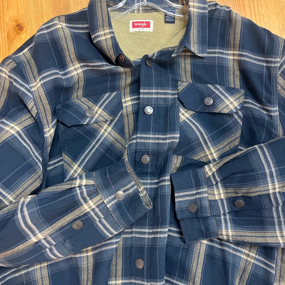 Wrangler Navy and Beige Plaid Shirt